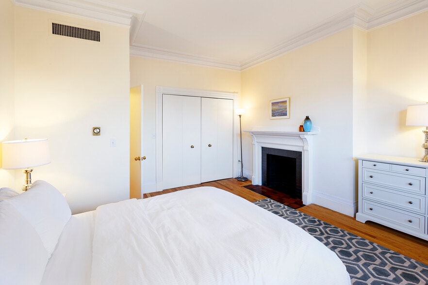 Building Photo - 387 Commonwealth Ave