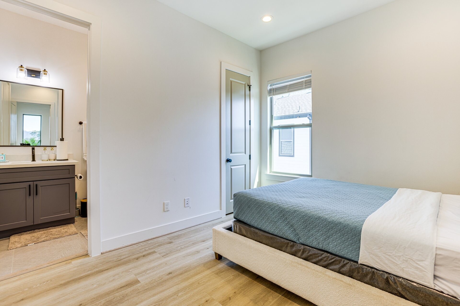 Building Photo - 2339 Eagle St