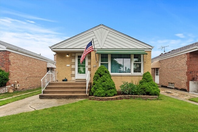 Building Photo - 5139 S Narragansett Ave