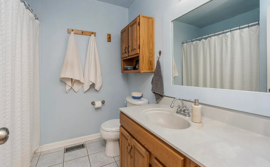 Building Photo - 1124 Greentree Ct