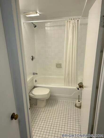 Building Photo - 365 Faneuil St