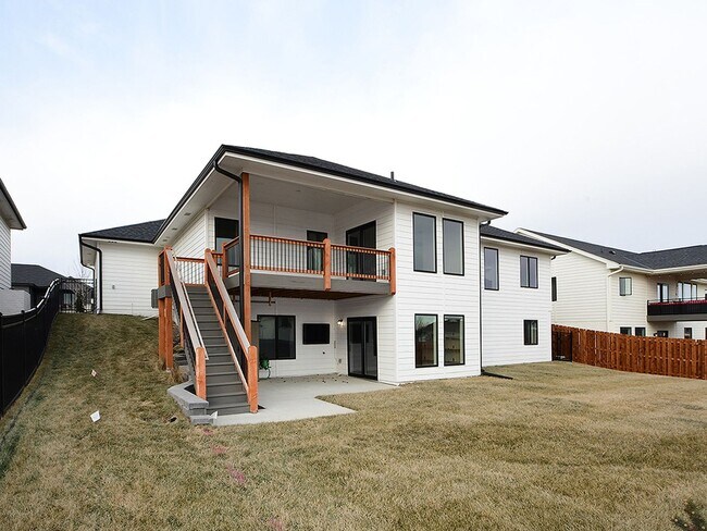 Building Photo - 5503 N 207th St