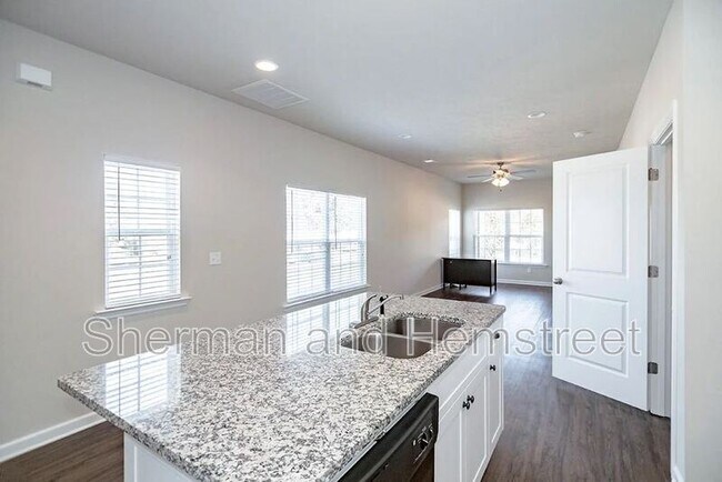 Building Photo - 757 Tarvin Cir