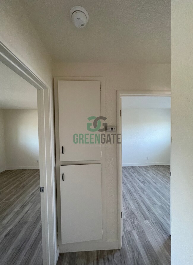 Building Photo - 325 W H St