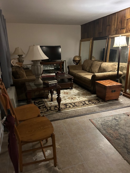 Building Photo - 145 Tracy Brewer Rd