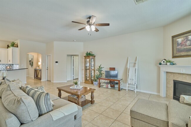 Building Photo - 9940 Yearling Pl