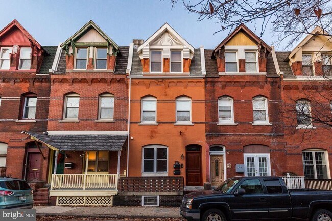 Building Photo - 4435 Sansom St