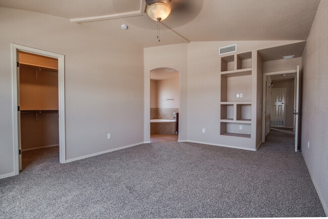 Building Photo - Stunning home for rent in Northeast El Paso