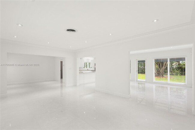 Building Photo - 439 Bargello Ave