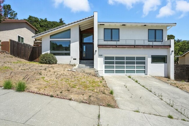 Primary Photo - 1281 Crestview Dr