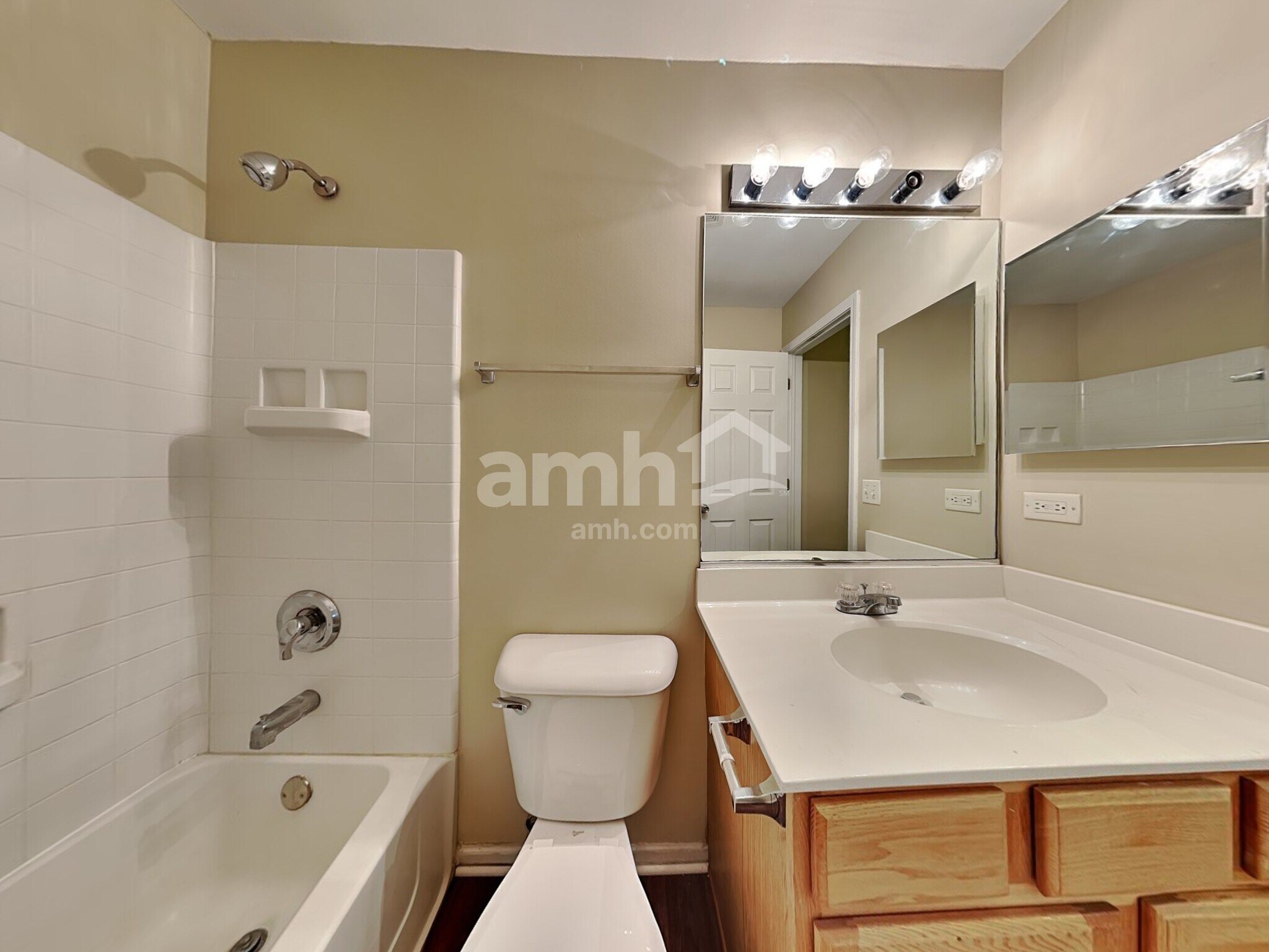 Building Photo - 2611 Sierra Ave