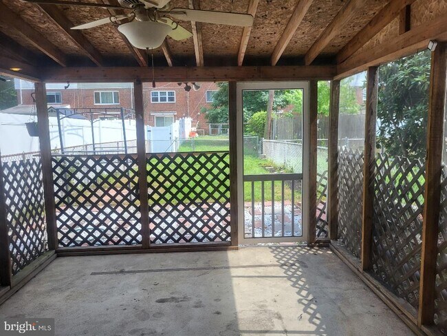 Building Photo - 146 Suburban Terrace