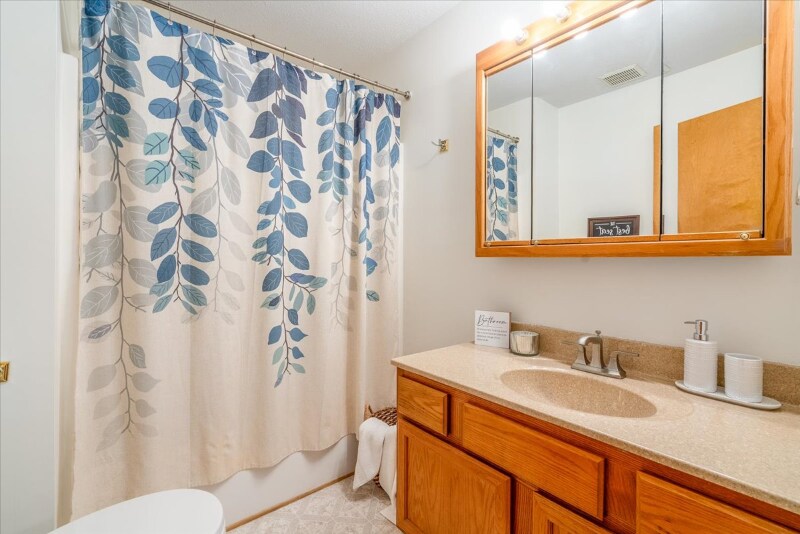 Building Photo - 45969 Tallgrass Ct