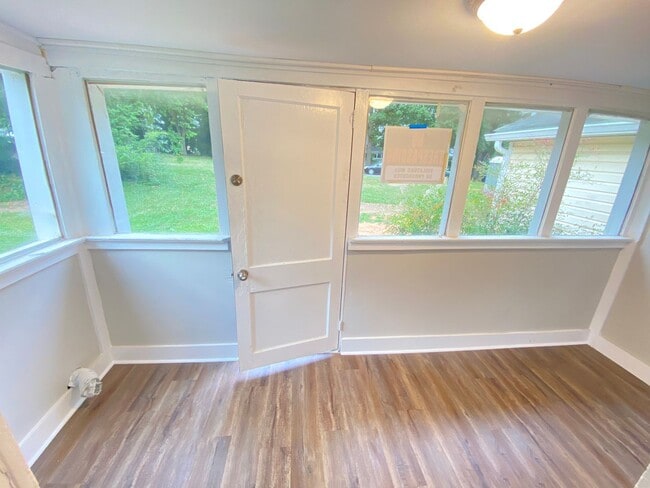 Building Photo - Fully Renovated 2bd/1ba House close to Downtown & I77