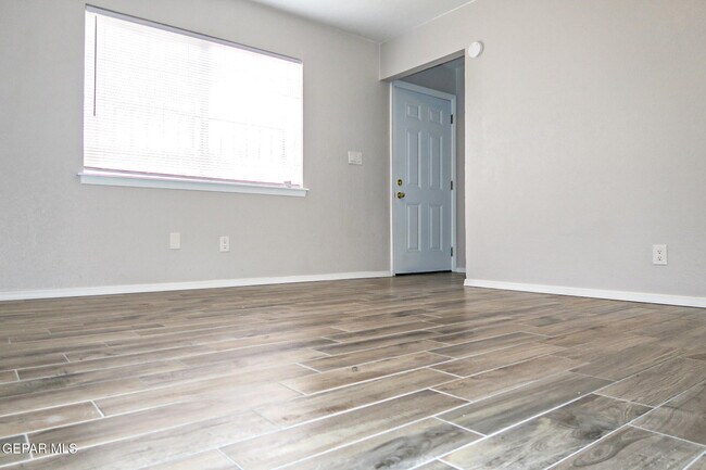 Building Photo - 5198 Viceroy Dr