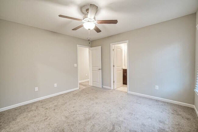 Building Photo - Craftsman Style Home in Greer