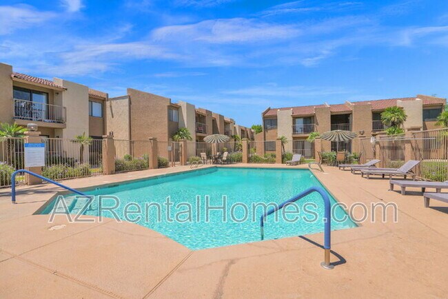 Building Photo - 1111 E University Dr