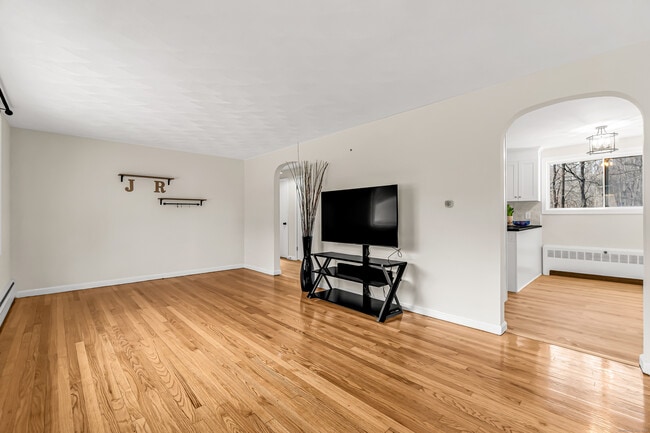 Building Photo - 149 Lakeside Blvd E