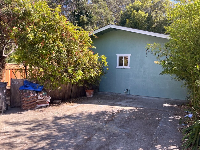 Building Photo - 302 Escalona Dr