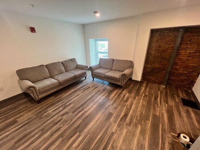 Building Photo - 480 S Salina St