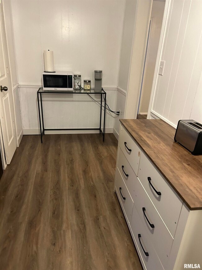 Building Photo - 5106 N Glen Elm Dr