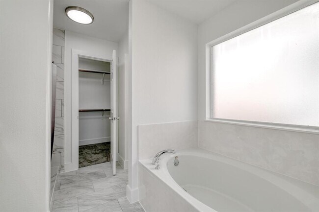 Building Photo - 277 Paddington Dr