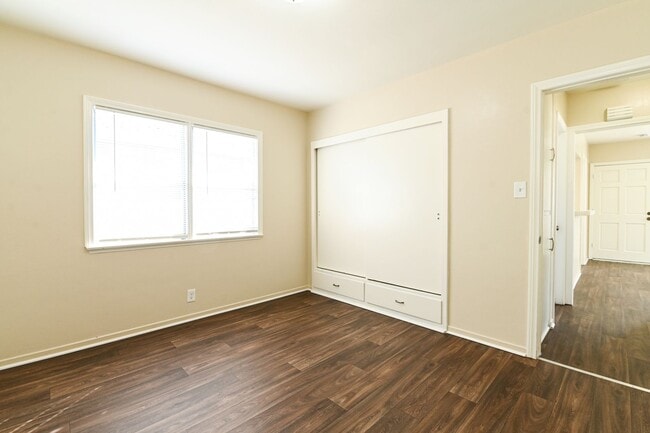 Building Photo - COMING SOON - House - 2 Bedrooms / 1 Bathr...