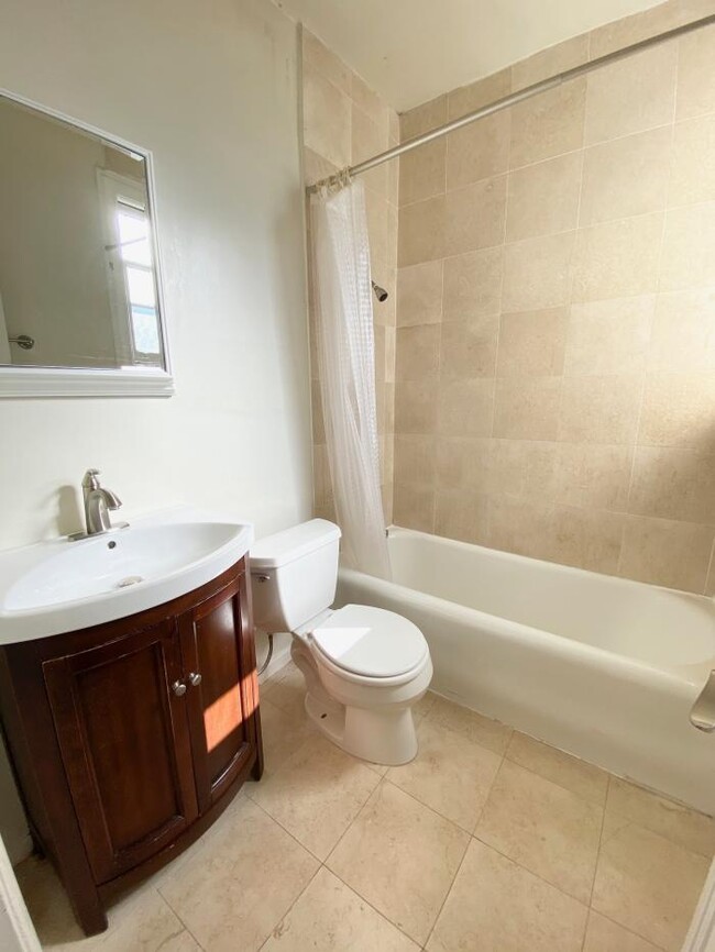 Building Photo - 2 bedroom in San Francisco CA 94118