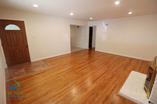 Building Photo - 126 Calado Ave