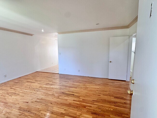 Interior Photo - 8871 18th St