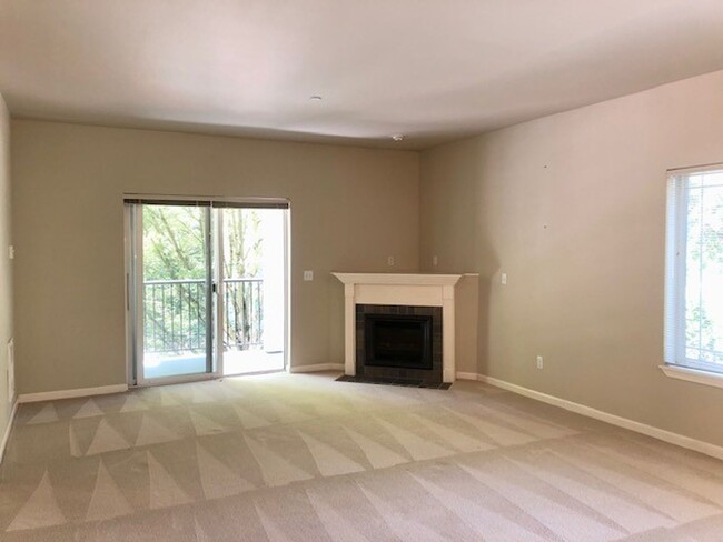 Building Photo - 1Bd/1.5Ba Kenmore Condo