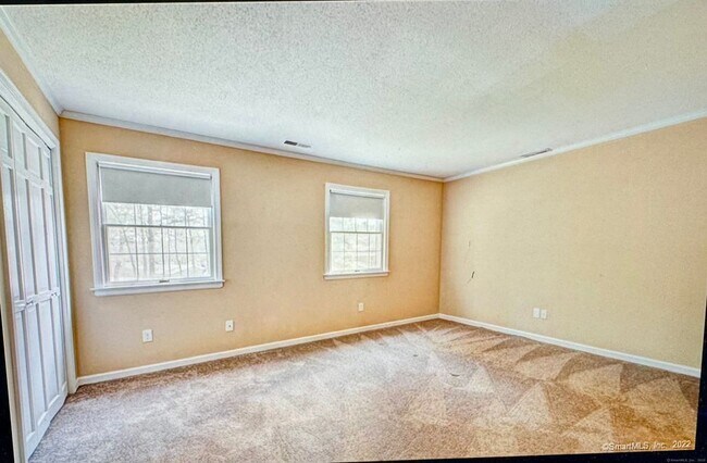 Building Photo - 136 Tunxis Village