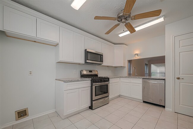 Building Photo - 4431 Duesenberg Dr