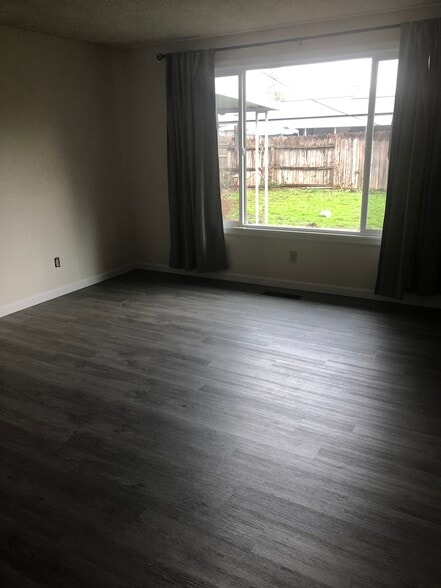 Building Photo - 228 Teakwood Dr