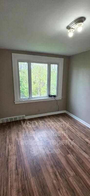 Building Photo - 3408 E 140th St