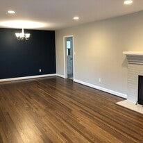 Building Photo - 1509 Peachtree Dr