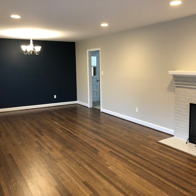 Building Photo - 1509 Peachtree Dr