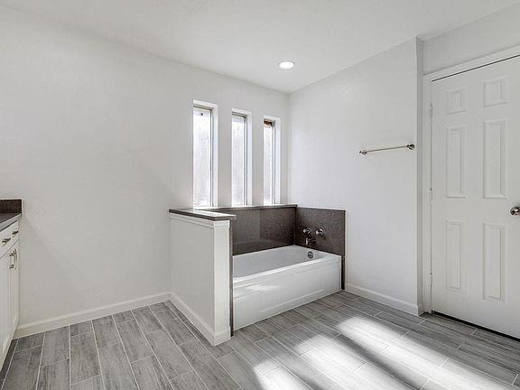 Building Photo - 1710 Hanover Dr