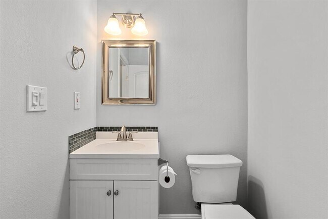 Building Photo - 2311 Santa Rita St