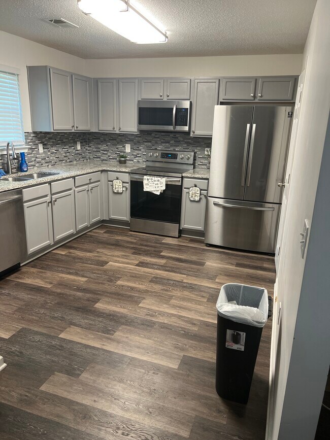 Kitchen - 1263 Brookstone Rd