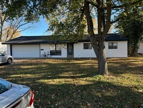 Building Photo - 810 Jacobs Ln