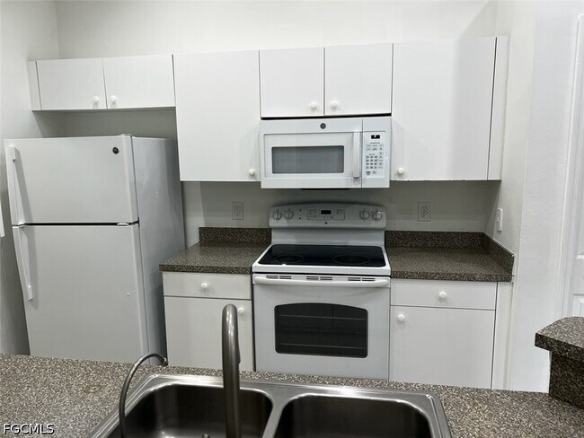 Building Photo - 1543 Hightower Ave S