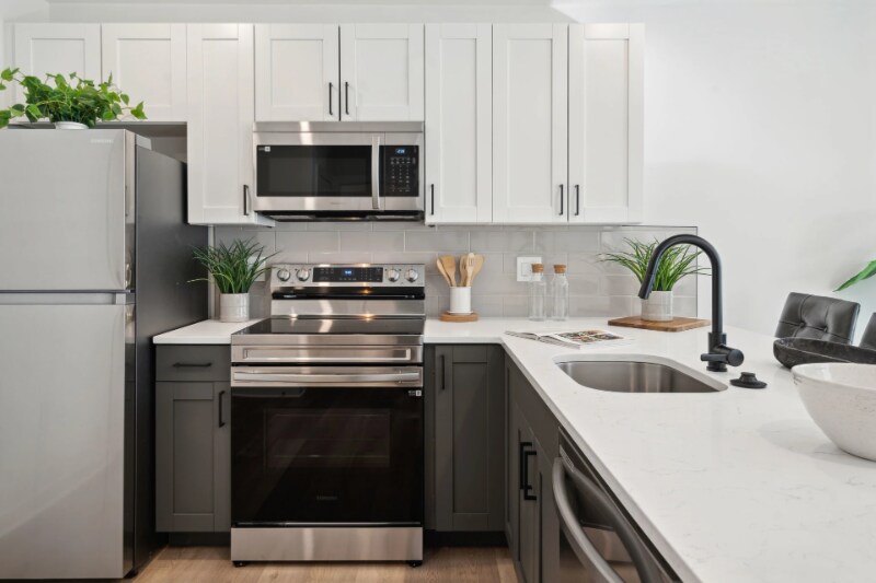 Building Photo - 1901 Hope St