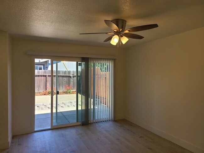 Building Photo - 7945-7947 Tangors Way
