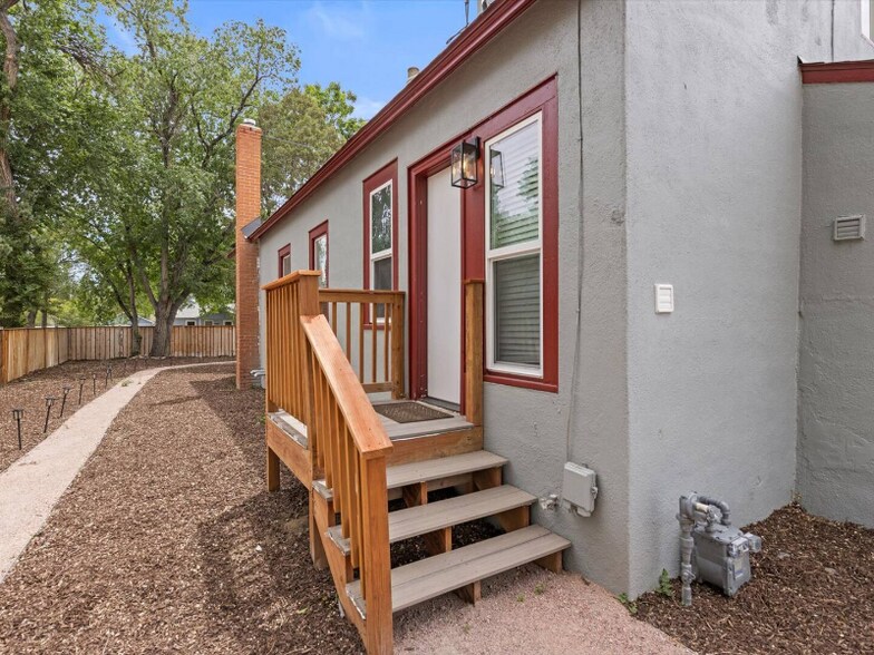 Building Photo - 604 Bonfoy Ave
