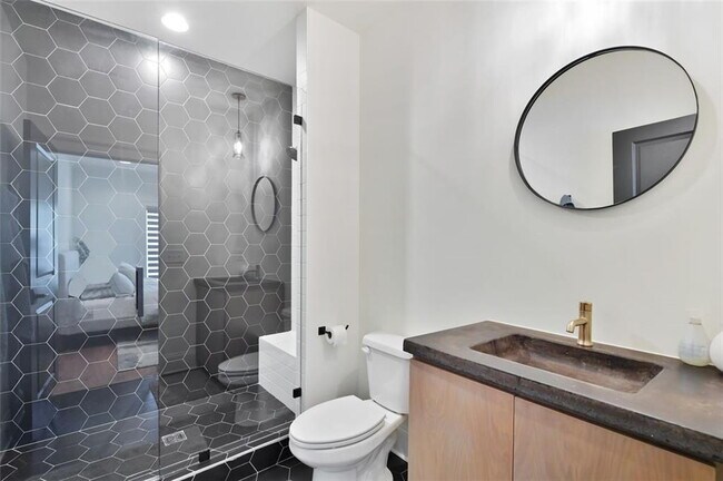 Building Photo - Prime Residence with fabulous amenities in the heart of Buckhead
