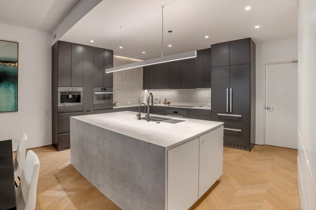 Building Photo - 1917 S Calumet Ave