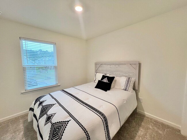 Building Photo - Luxurious, Newly Built 3BD, 2.5BA Raleigh ...