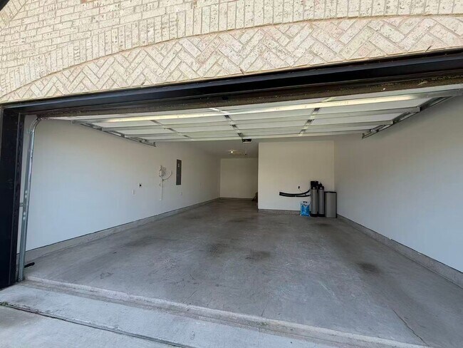 Building Photo - Move-in ready and like-new! Washer, dryer, and refrigerator Included.