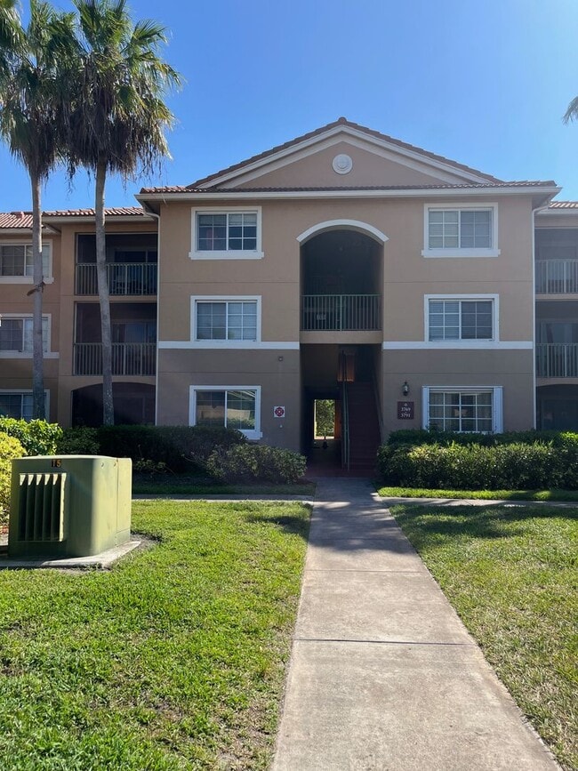 Building Photo - GORGEOUS 1 BEDROOM WITH WATER VIEWS IN POR...